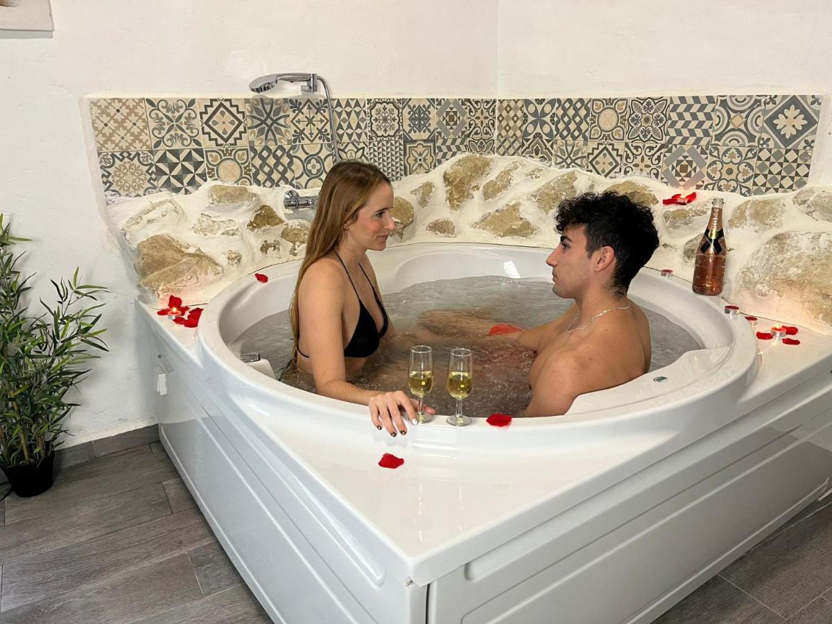 Fortress Jacuzzi Suites Xativa Exterior photo