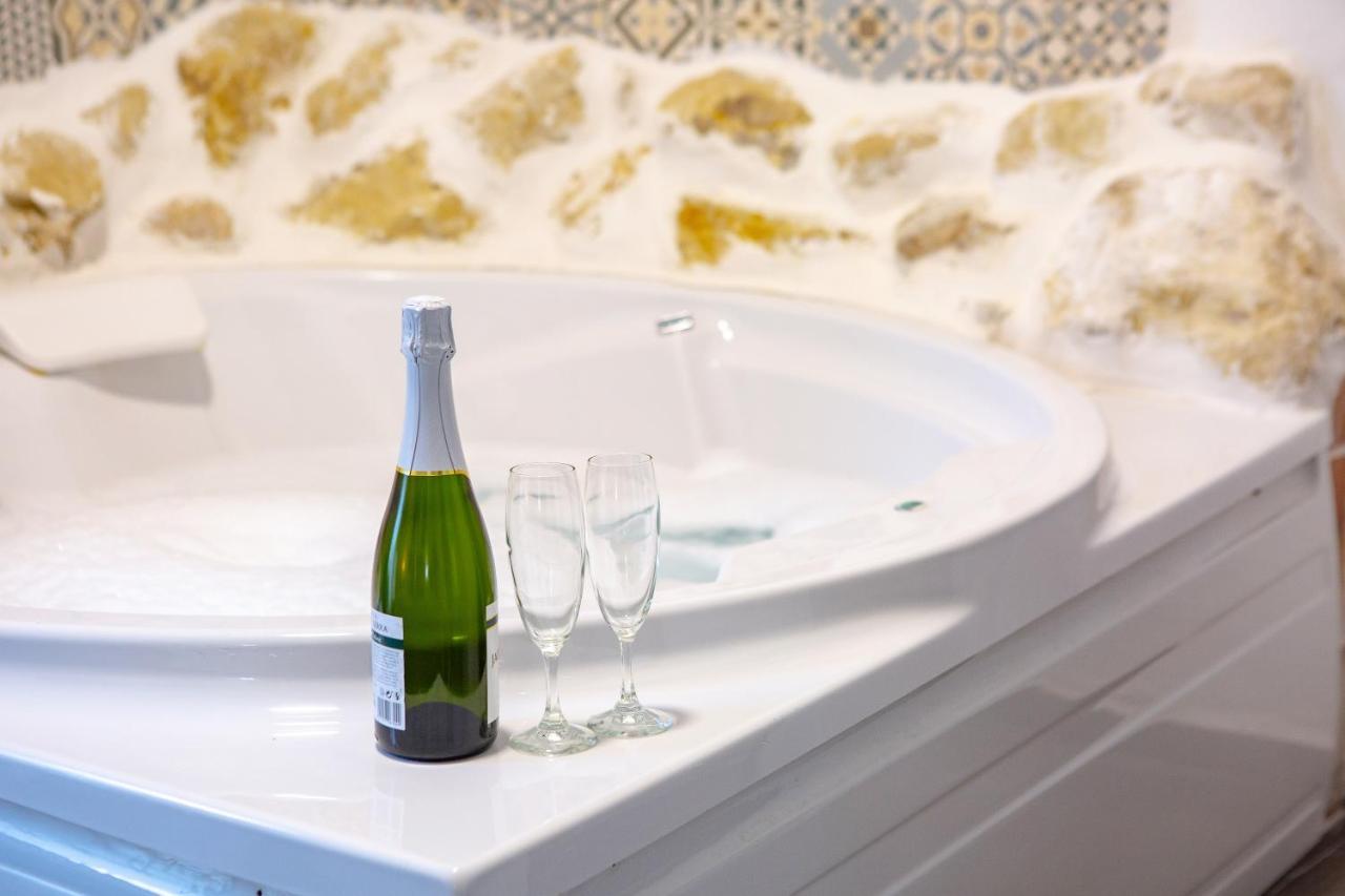 Fortress Jacuzzi Suites Xativa Exterior photo