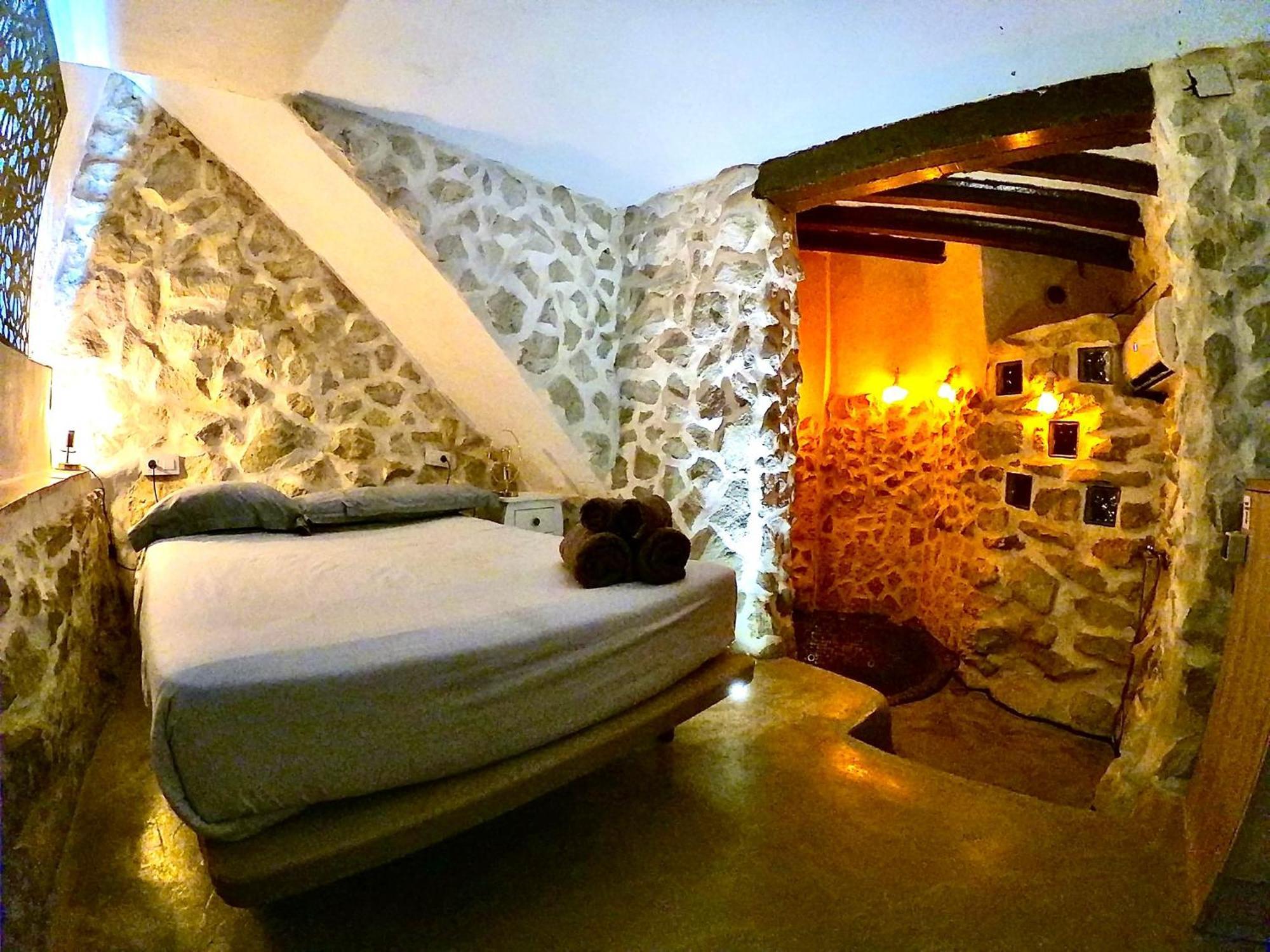 Fortress Jacuzzi Suites Xativa Exterior photo